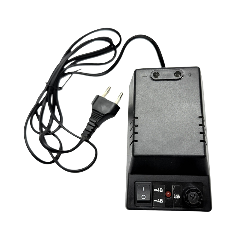 Alimentatore switching 4,5 V / attrezzatura da laboratorio / attrezzatura da laboratorio scolastico